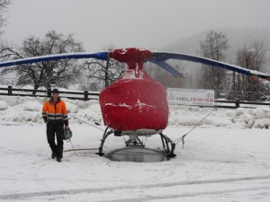 Der Helikopter eingepackt und beheizt